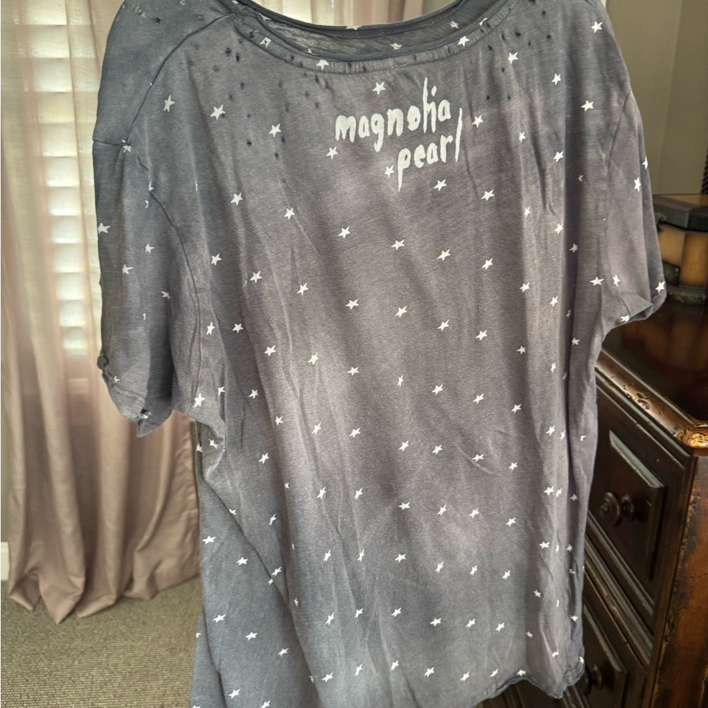 Magnolia Pearl Gray Star Short Sleeve Tee